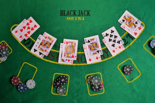 Blackjack เล่นไพ่ผ่านมือถืออย่างง่าย ได้เงิน 100%